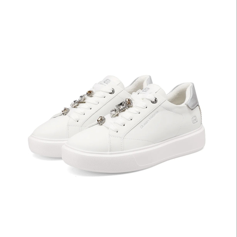 Γυναικεία sneakers Queen Helena X31-1 άσπρα με κοσμήματα - Image 4